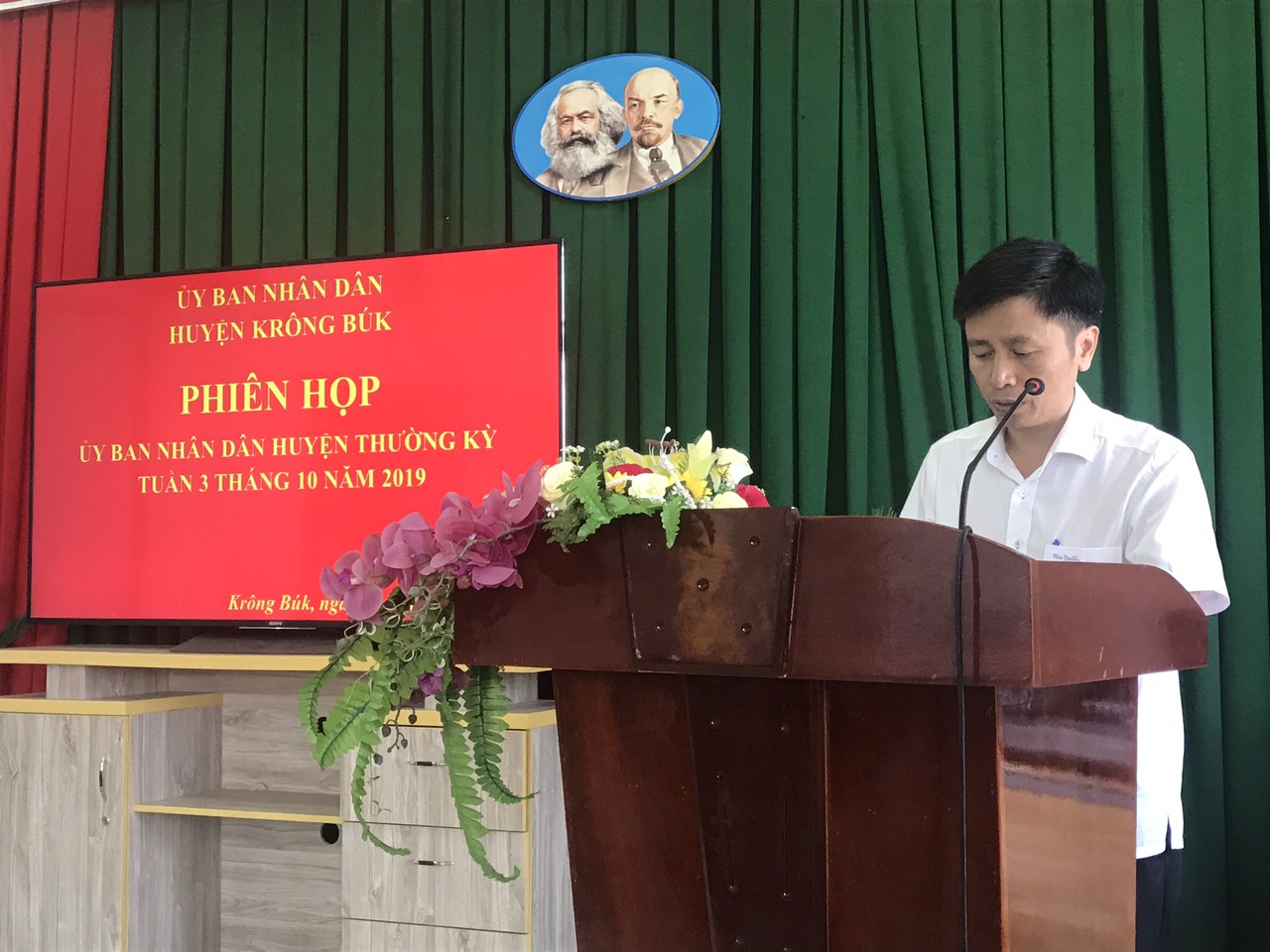 Phiên họp UBND huyện thường kỳ tuần 3 tháng 10